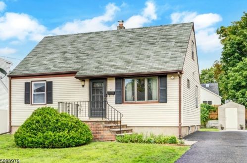 11 Crestwood Ct, Paterson, NJ 07512-1902