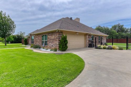 713 Mountain Ridge Ct, Fort Worth, TX 76135-4925