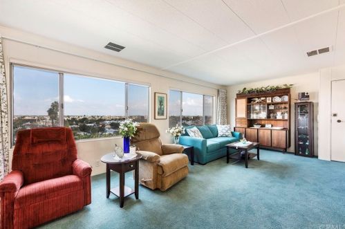 2550 Pacific Coast Hwy, Torrance CA  90505-7045 exterior