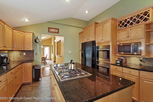 278 Edgebrook Rd, Trenton NJ 08691-3732 exterior