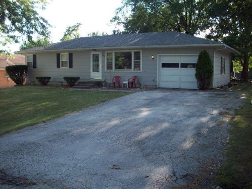 507 Maple Ln, Macon, MO 63552-2242