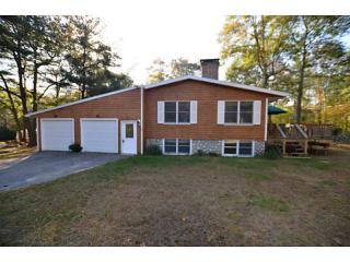 2 Pine Dr, Hopkinton, RI 02833-1134