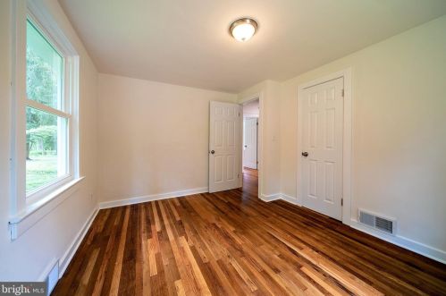 73 Bayberry Rd, Princeton NJ  08540-7418 exterior