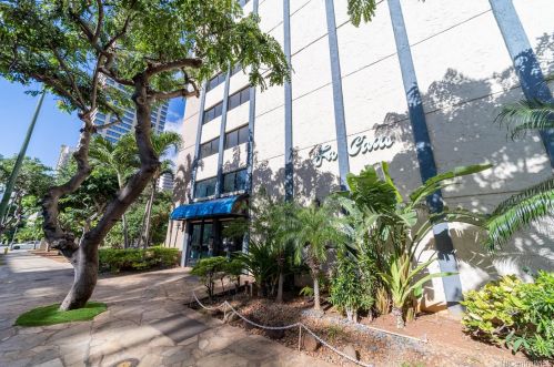 2092 Kuhio Ave, Honolulu HI  96815-2151 exterior