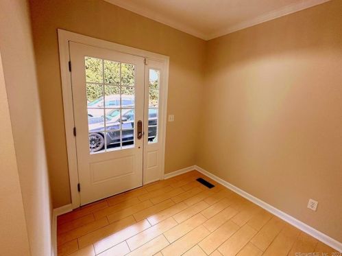 38 Canfield Dr, Huntington CT  06484-5765 exterior
