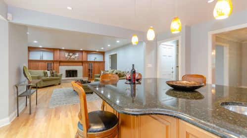 480 81 St, Willowbrook IL  60527-5985 exterior