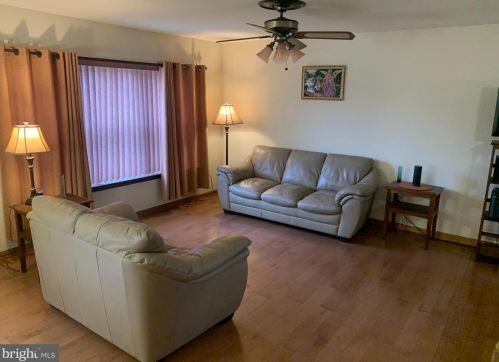 17 Woodshire Dr, Erial, NJ 08081-2210