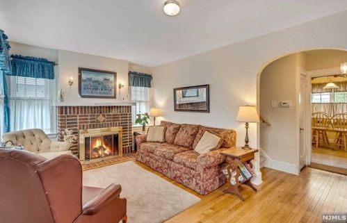 338 Demarest Ave, Oradell, NJ 07649-2206