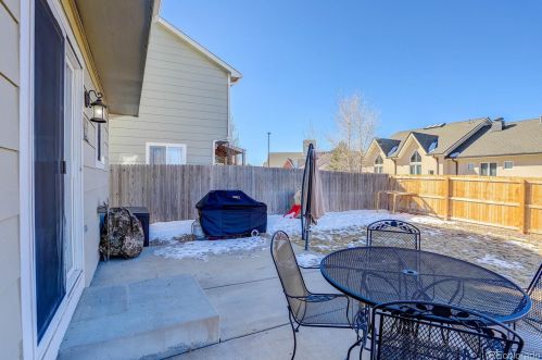 6067 Quatar Way, Aurora CO 80016-7134 exterior