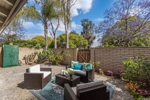 20 Spicewood Way, Irvine CA  92612-2721 exterior