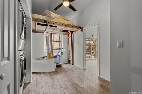 3637 Fairesta St, Glendale CA 91214-1804 exterior