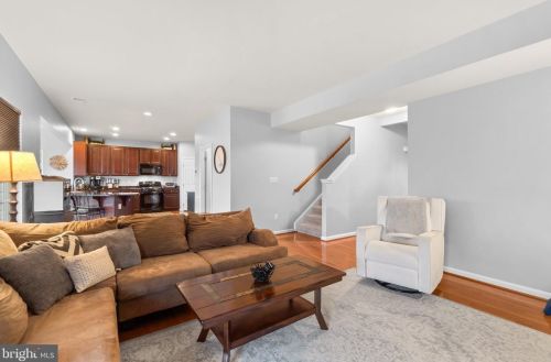 19 Malek Dr, Hanover, PA 17331-8335