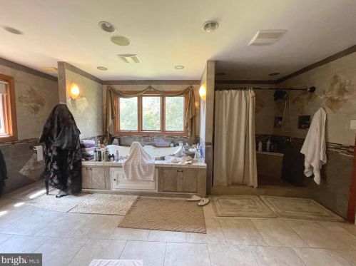 2053 Mayflower Dr, Silver Spring MD 20905-5564 exterior