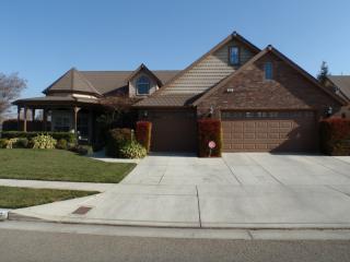 316 Denton Ct, Visalia, CA 93291-9627