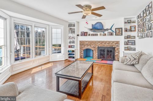 12125 Darnley Rd, Woodbridge VA  22192-6615 exterior