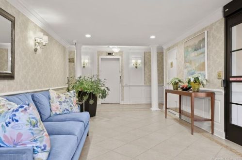3 Putnam Hl, Greenwich CT  06830-5718 exterior