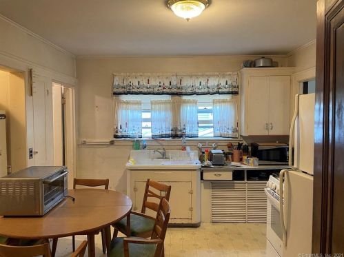 23 Valentine St, Waterbury, CT 06708-2105