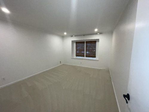 81 Montre Sq, Atlanta GA  30327-4045 exterior