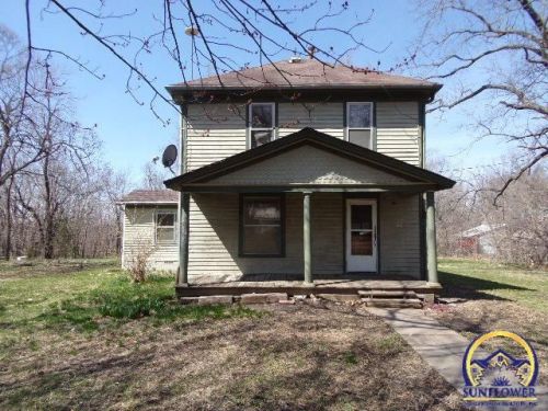 127 Deforest St, Whiting, KS 66552-9400
