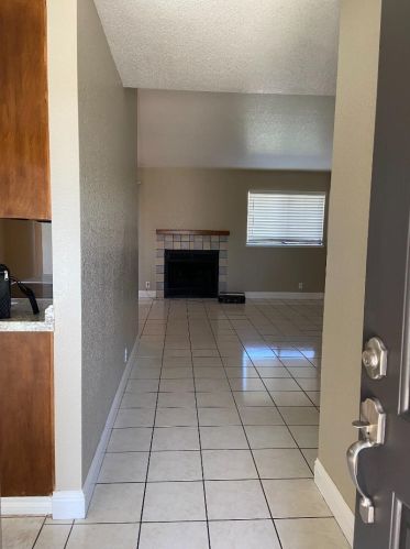 700 Lacross Ct, Modesto, CA 95351-2979