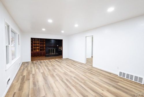 909 Alexander Cir, Pueblo, CO 81001-2014