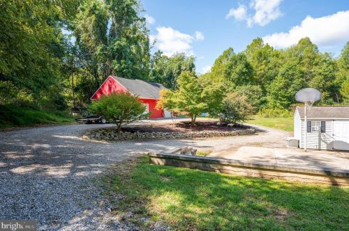 365 Big Oak Dr, Shepherdstown WV 25443-4598 exterior