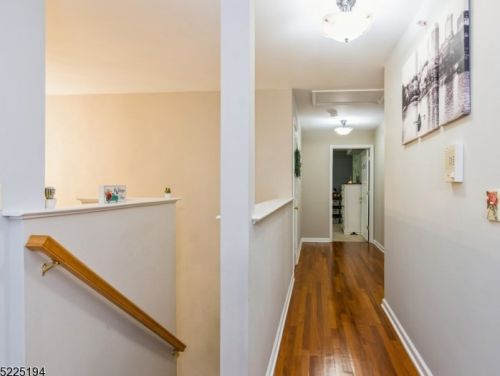 121 Forest Dr, Piscataway NJ  08854-2273 exterior