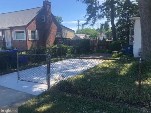 9002 Kimes St, Silver Spring MD 20901-3727 exterior