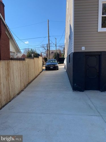 9407 Colesville Rd, Silver Spring MD 20901-4819 exterior