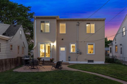 2106 Highland Pkwy, Saint Paul MN  55116-1311 exterior