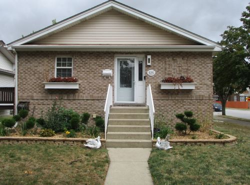 525 Ingraham Ave, Calumet City, IL 60409-2702