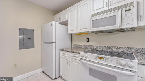 2304 Windrow Dr, Princeton NJ 08540-5020 exterior