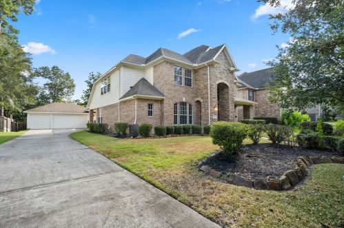 2147 Summit Mist Dr, Conroe, TX 77304-1786