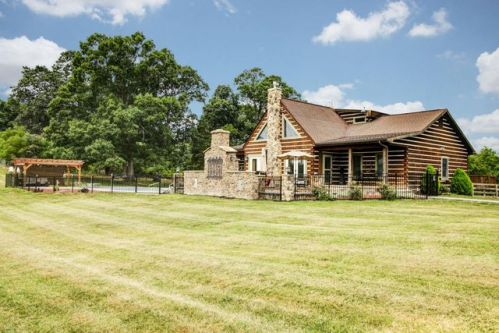 631 Spreading Spring Rd, Lithia, VA 24066-4993