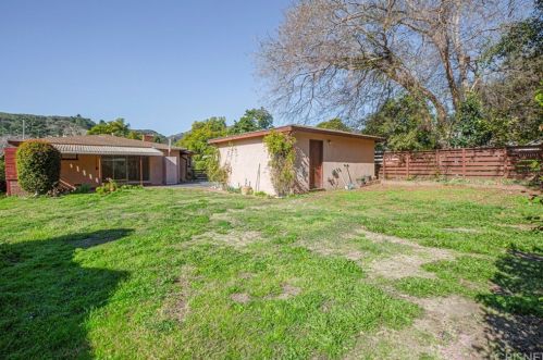 1828 Canada Blvd, Glendale CA  91208-2610 exterior