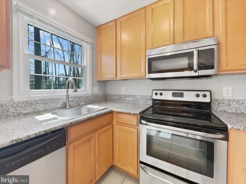 9109 Lake Braddock Dr, Springfield VA  22015-2136 exterior