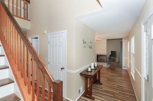 1548 Laurel Oaks Dr, Streamwood, IL 60107-3315