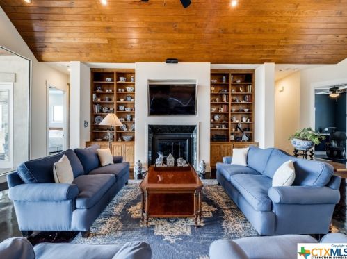 1009 Bluewater Pl, Spring Branch TX 78070-5485 exterior