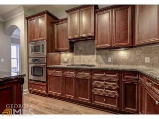 1095 Davis Cir, Atlanta GA  30318-7535 exterior