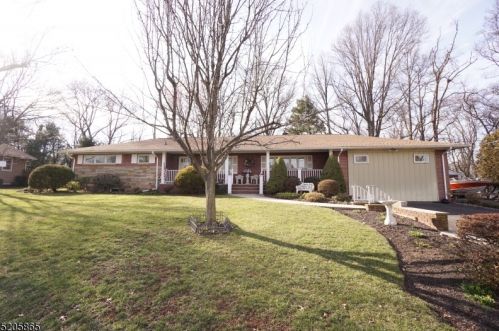 67 Lefferts Ln, Clark, NJ 07066-2303