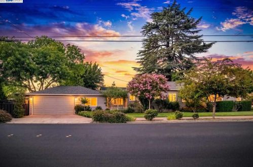 2284 College Ave, Livermore, CA 94550-5717