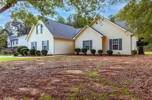 25 Hidden Brook Trl, Newnan, GA 30265-3876