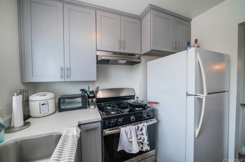 1447 Windsor Rd, Glendale CA  91205-2767 exterior