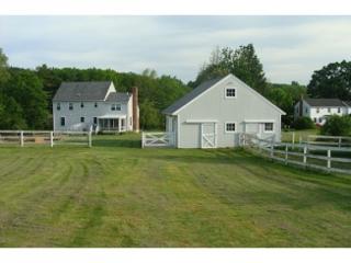 12 Humphrey Rd, Derry, NH 03038-4135