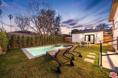 4849 Stern Ave, Van Nuys CA  91423-1923 exterior