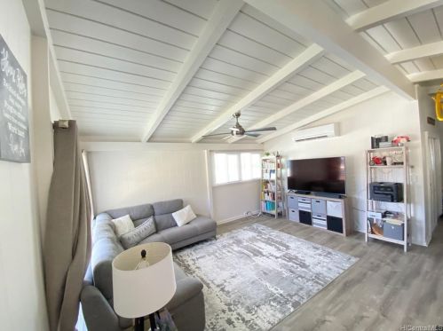 900 Aipo St, Honolulu HI  96825-2518 exterior