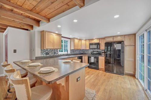 291 Spring Hill Rd, Upper Stepney CT  06468-2143 exterior