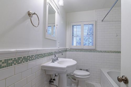 1543 Knob Hl Dr, Atlanta GA  30329-3208 exterior