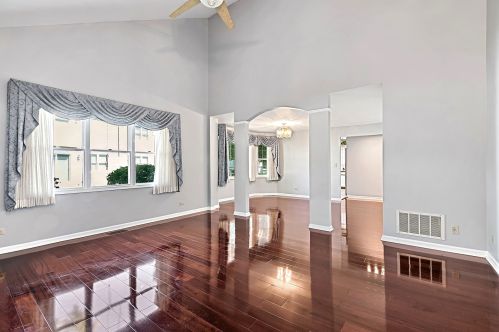 281 Camelot Ln, Carol Stream IL  60188-3617 exterior