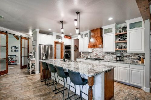 2019 Grn Wing, Granbury TX 76049-5560 exterior